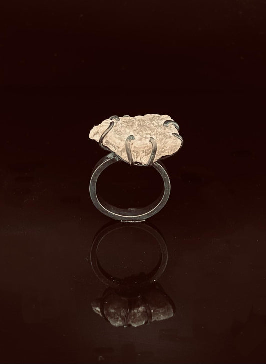 Saltburn Raw Crystal Claw Ring